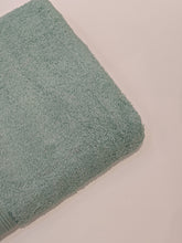 Charger l'image dans la galerie, Pair of Cotton Bath Towels