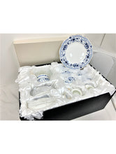 Charger l'image dans la galerie, Blue Flower Tea Set | 24 Pieces
